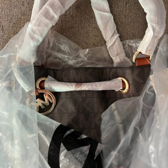 NWT Michael Kors gathered tote bag - Picture 3 of 6